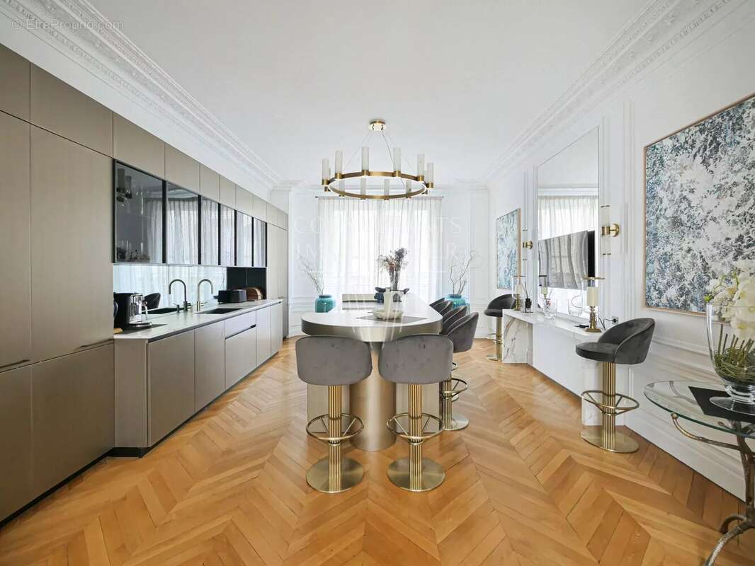 Appartement à PARIS-16E