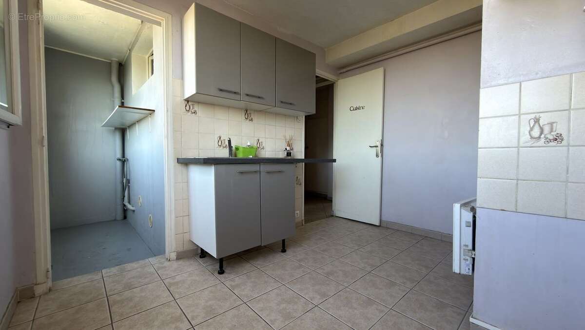 appartement t3 , cave , calme, residence  - Appartement à MARSEILLE-10E