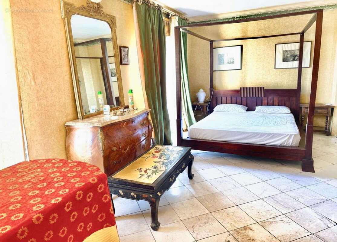 Maison à LA GARDE-ADHEMAR