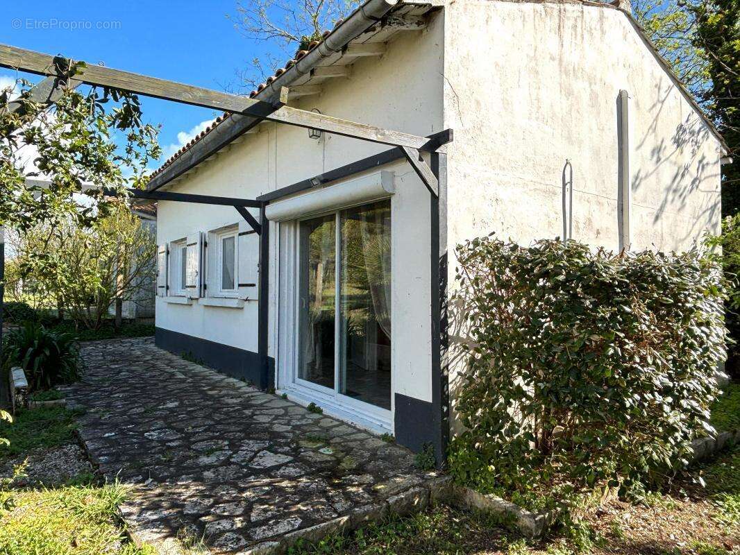 Maison à LA BREE-LES-BAINS