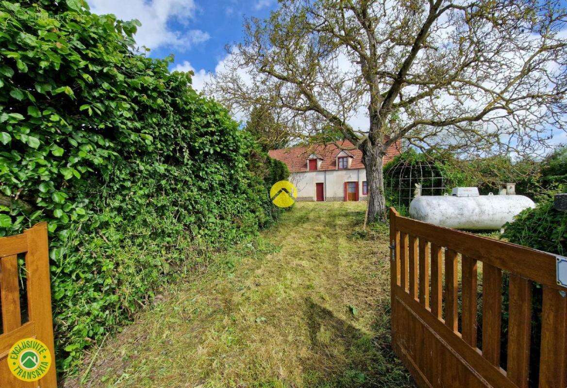 Maison à LA GUERCHE-SUR-L&#039;AUBOIS