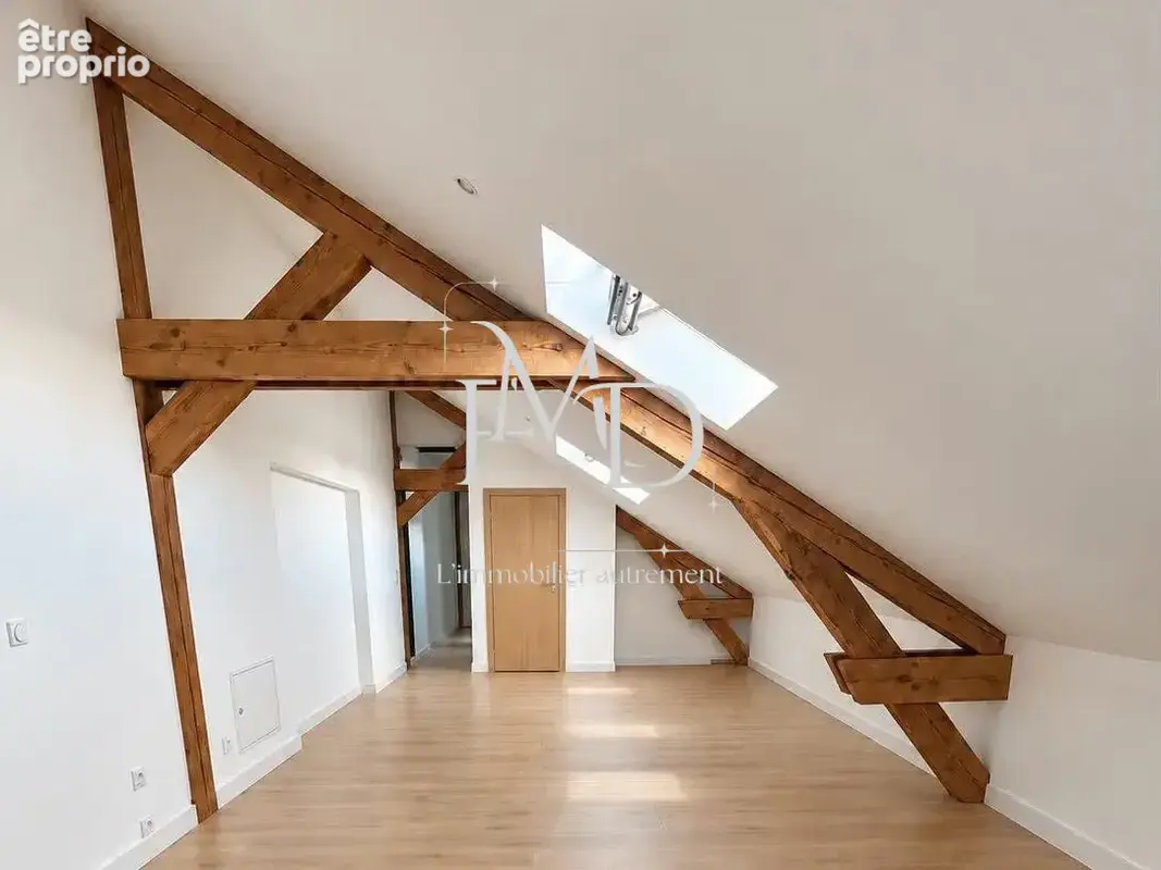 Salon - Appartement à CHARMES