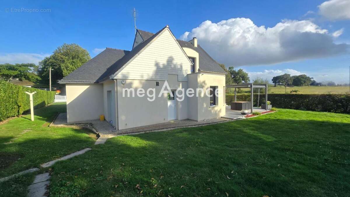 Maison à LOCMALO