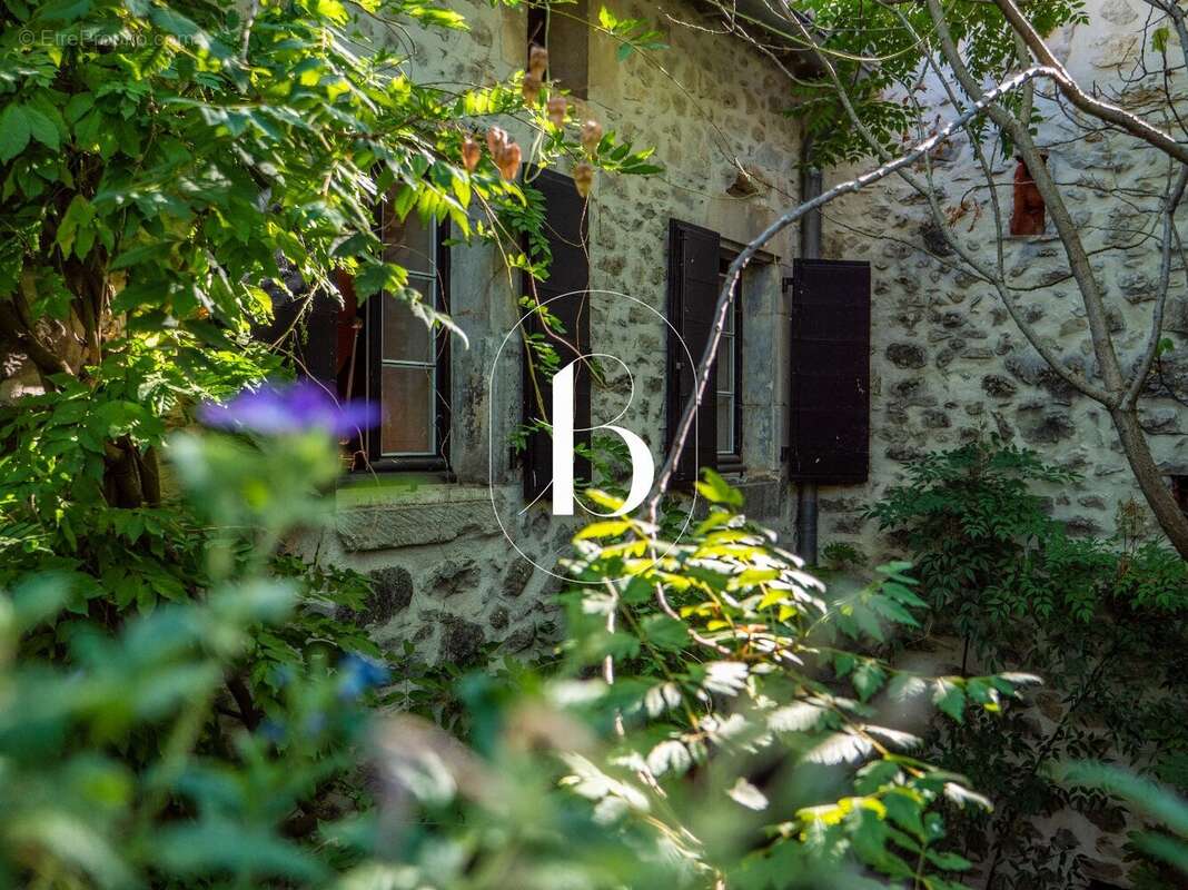 Maison à LUSSAN
