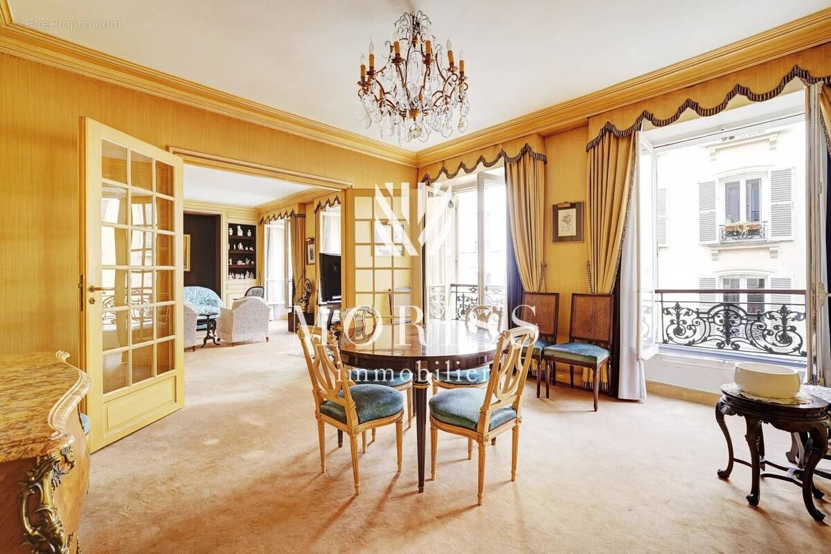 Appartement à PARIS-17E