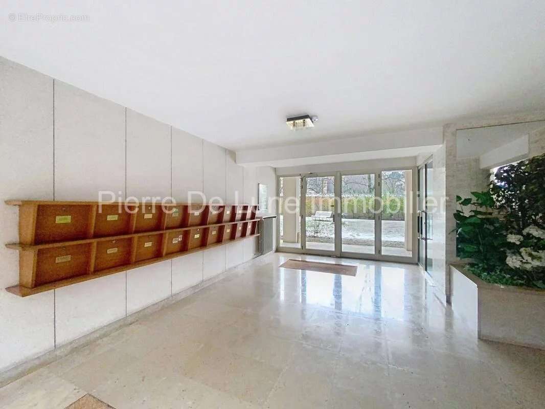 Appartement avec garage et caves - Vues exceptionnelles - 7ème étage - photo 20
