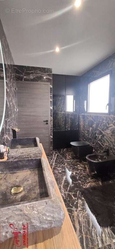 Maison à PINS-JUSTARET