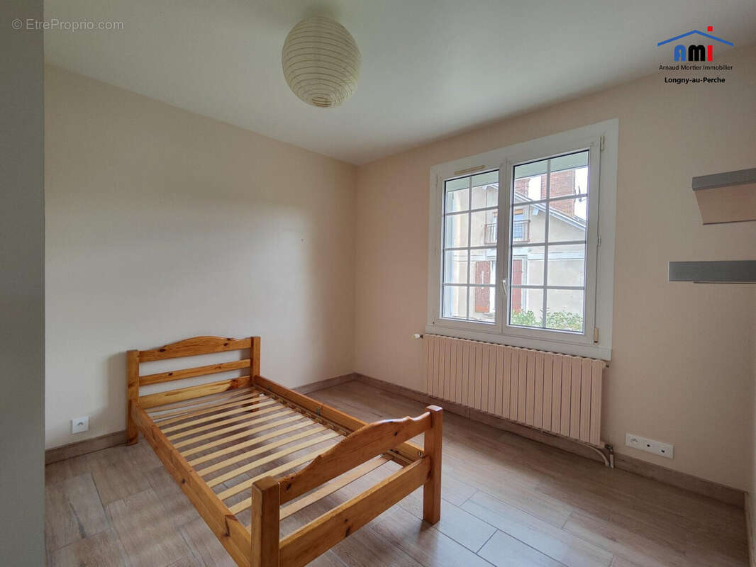 Maison à LA CHAPELLE-MONTLIGEON