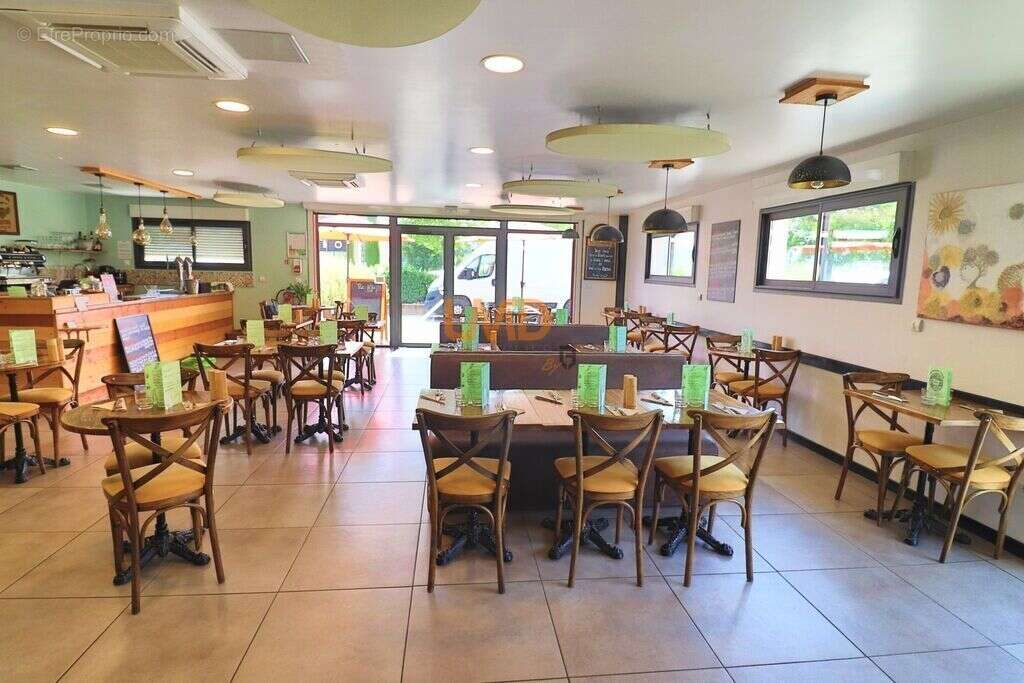 Commerce à SAINT-MAXIMIN-LA-SAINTE-BAUME