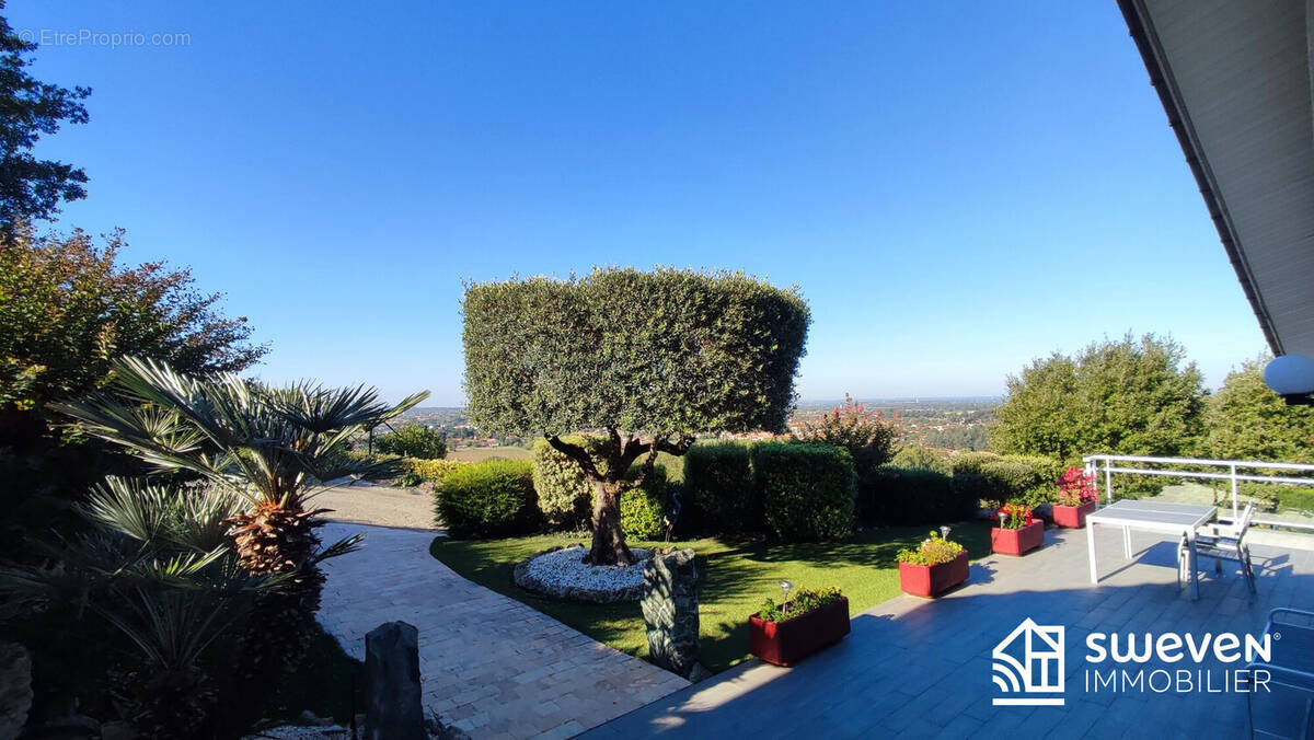 Maison à LACROIX-FALGARDE