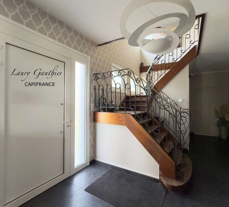 Maison à LA CHAPELLE-D'ARMENTIERES