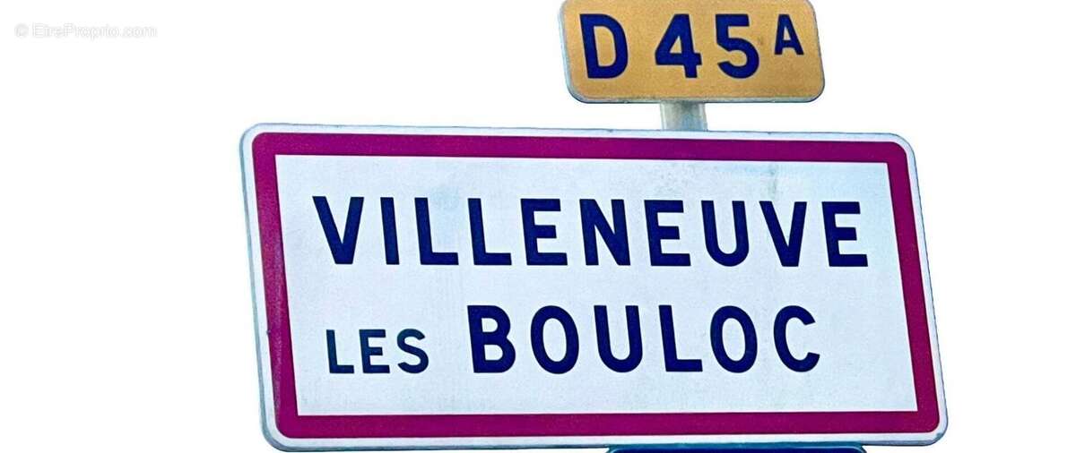 Terrain à VILLENEUVE-LES-BOULOC