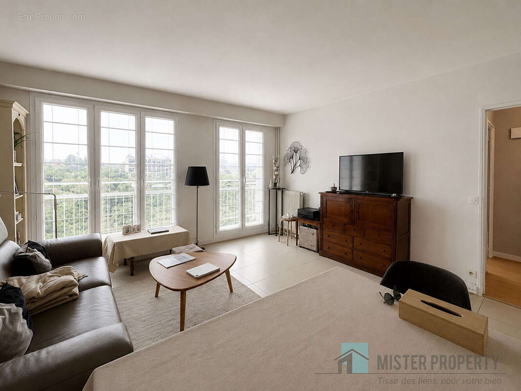 Rueil-malmaison / 2 pieces - 51 m2 / centre ville / balcon - cave - parking - photo 2