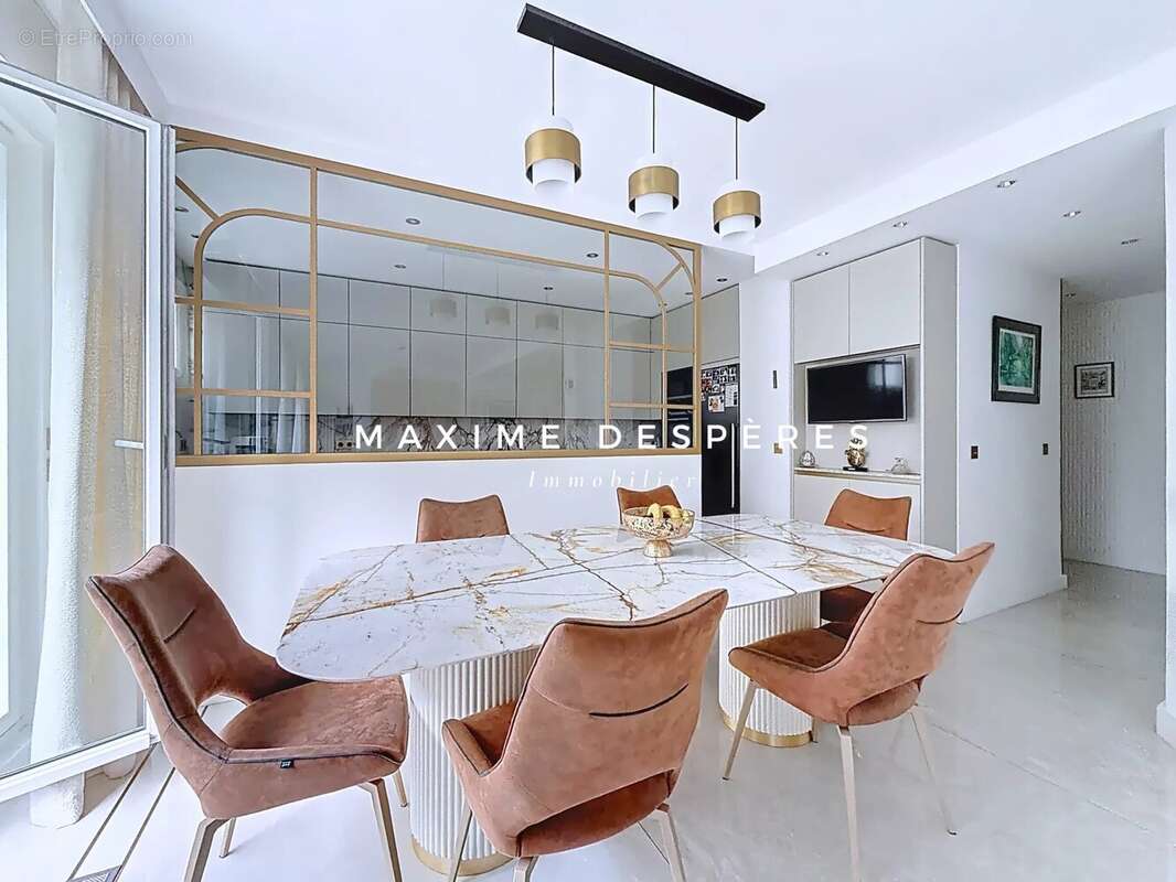 Appartement à NEUILLY-SUR-SEINE