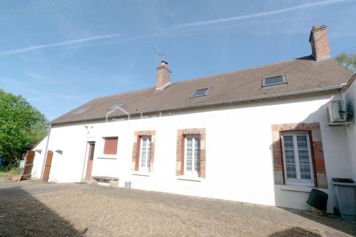 Maison à LES BORDES
