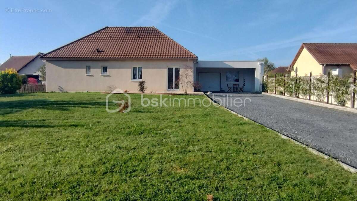 Maison à SERRES-CASTET