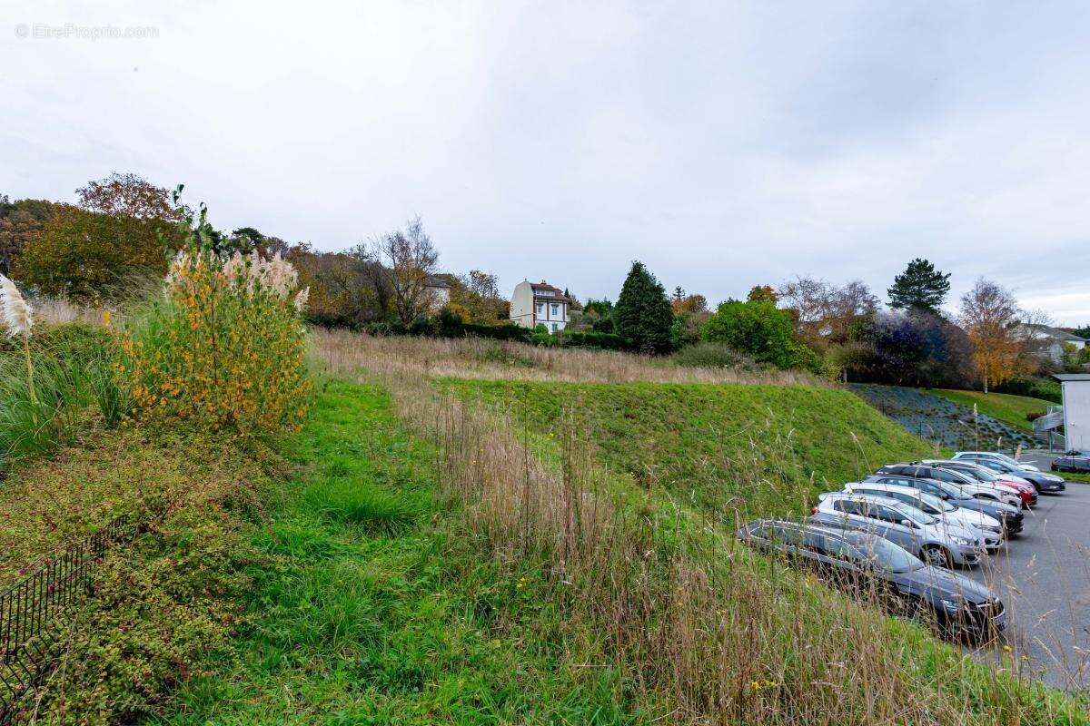 Terrain à MONTIVILLIERS