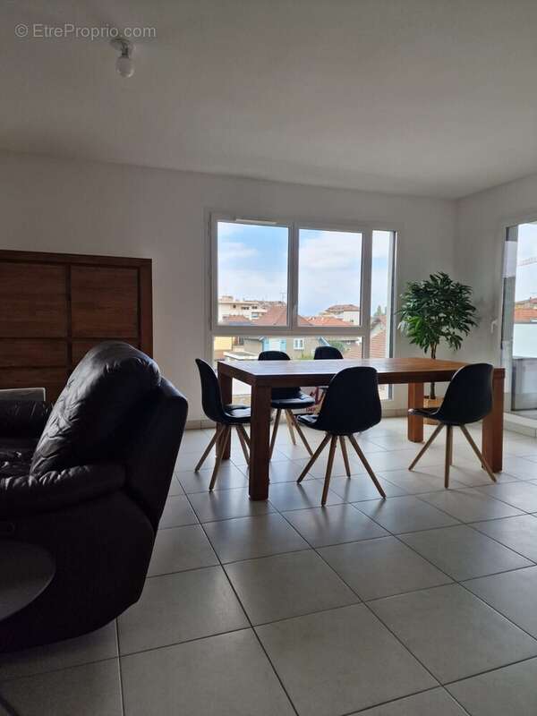 Appartement T4 neuf a vendre a Ville la Grand Salle à manger - Appartement à VILLE-LA-GRAND