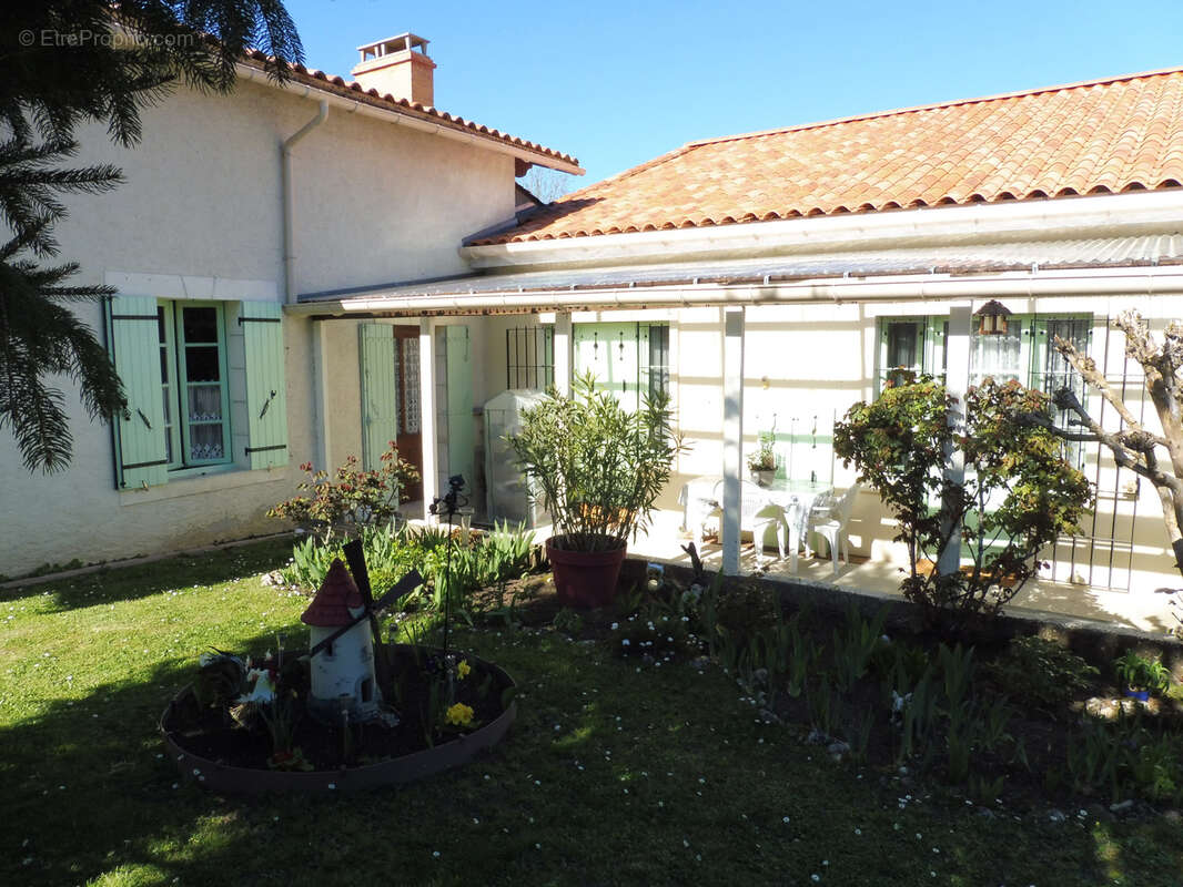 Maison à PONTEYRAUD