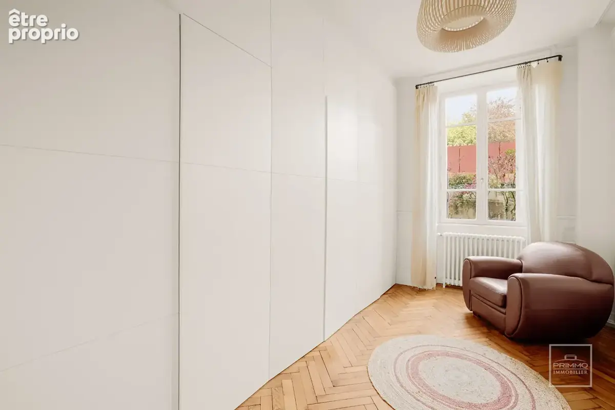 Neuville sur saone - 137m² de charme, jardin 1385m² & parking - photo 11