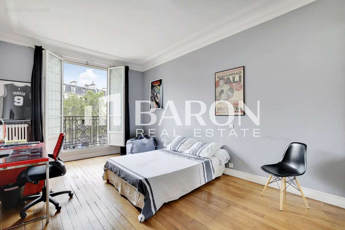 Appartement à PARIS-17E