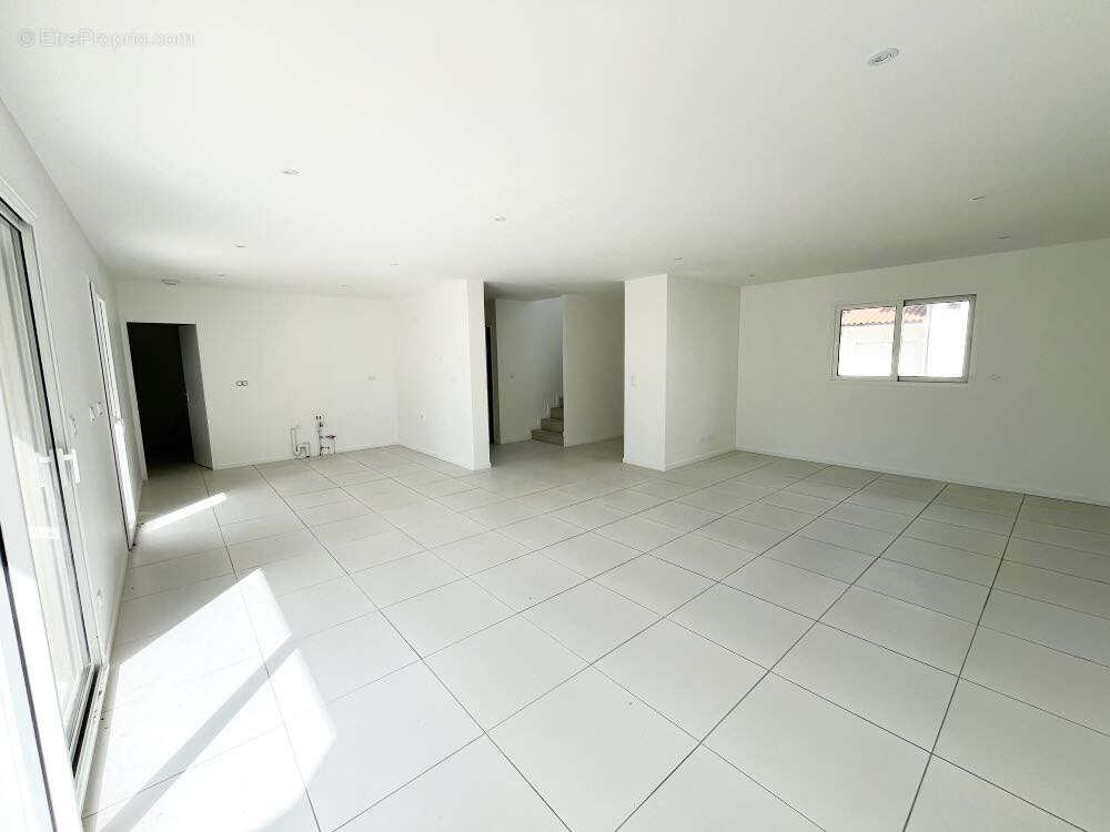 Maison à SAINT-BEAUZIRE