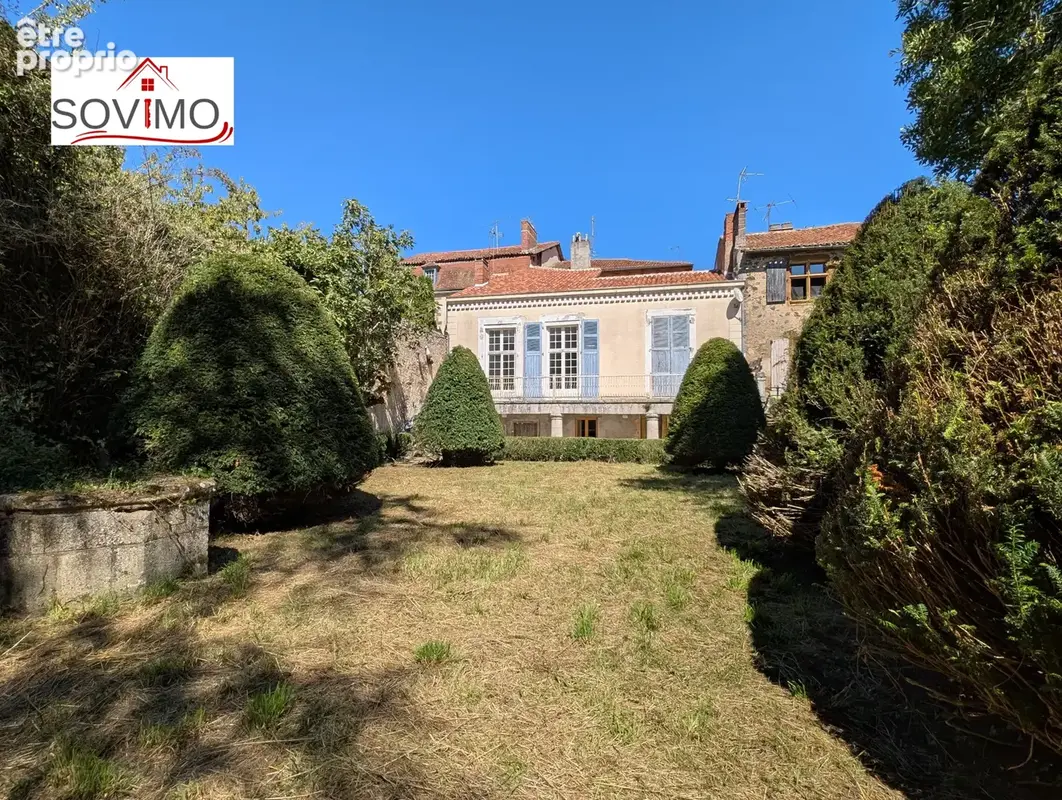 Dans le centre historique de confolens,  investissement locatif : immeuble  4 appts, cour intérieure et jardin - photo 11