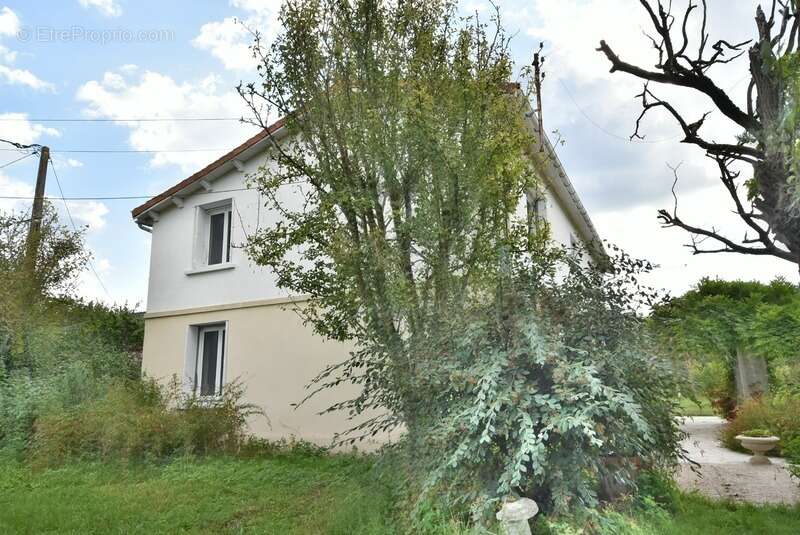 Maison à SAINT-YRIEIX-SUR-CHARENTE