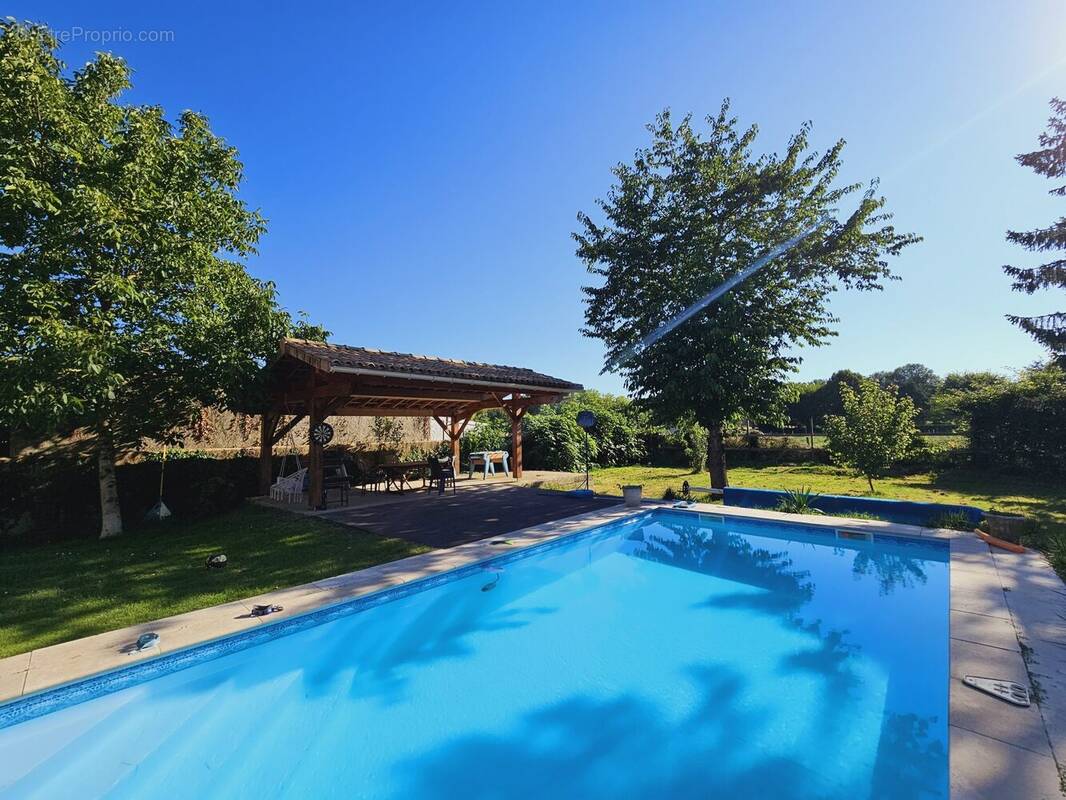 Maison à COURS-DE-PILE