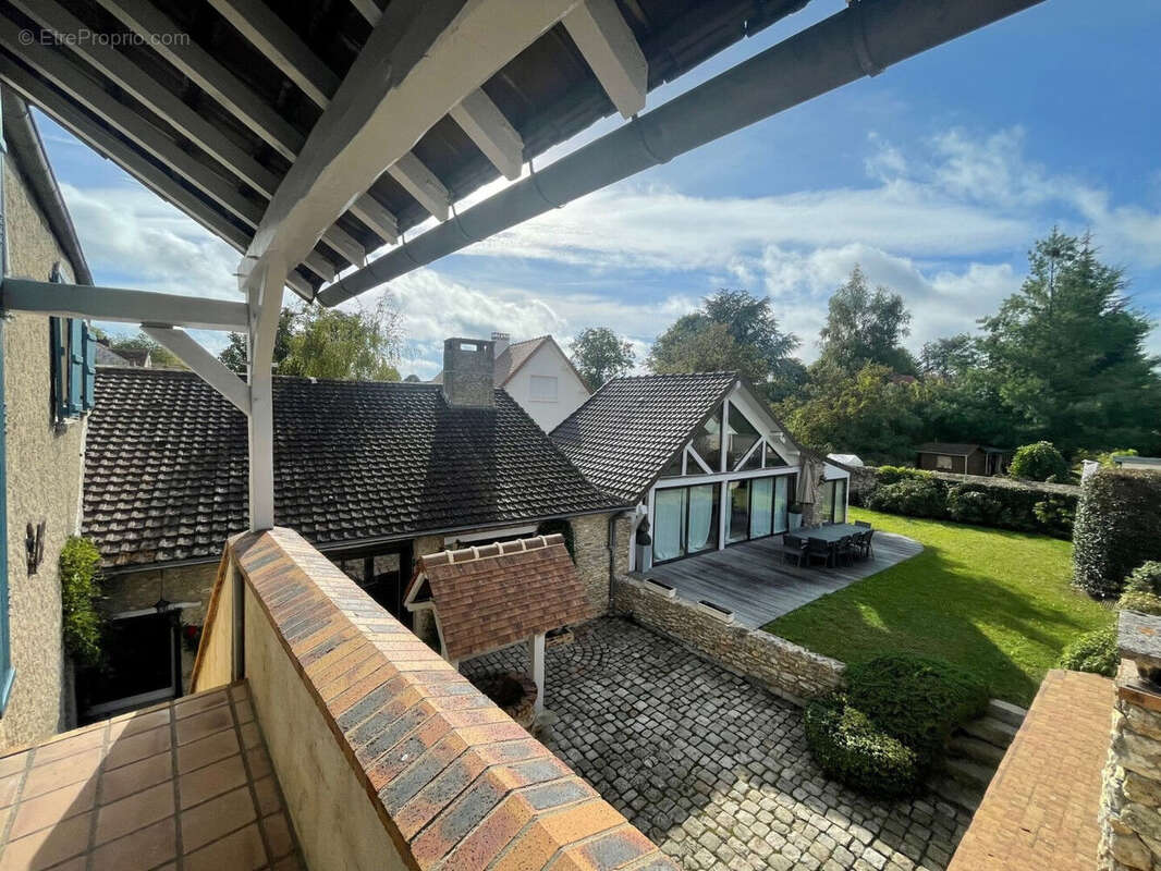 Maison à LA QUEUE-LES-YVELINES