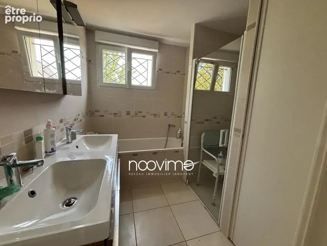 Maison 8 pièces 155 m² à vendre à Thouare-Sur-Loire (44470) - photo 8