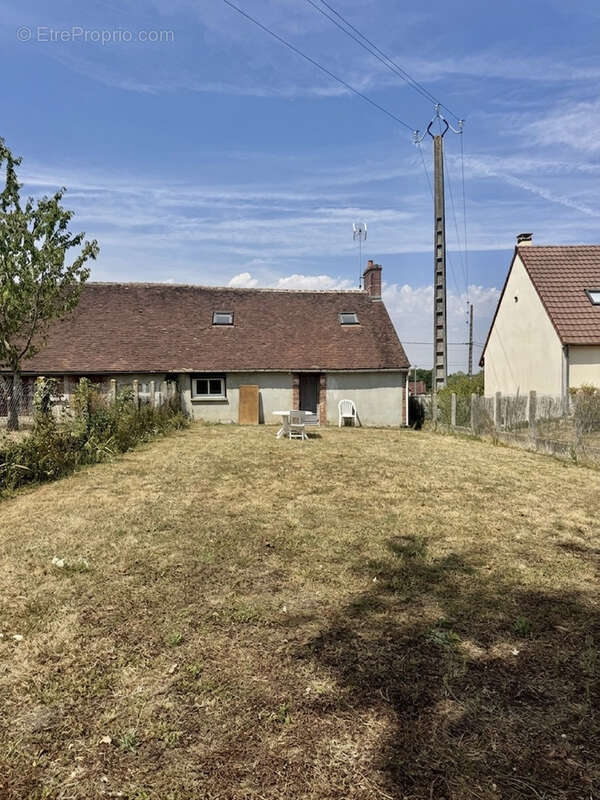 Varennes changy, commerces et écoles a pied, tout a l'égout, garage, cuisne d'été - photo 23