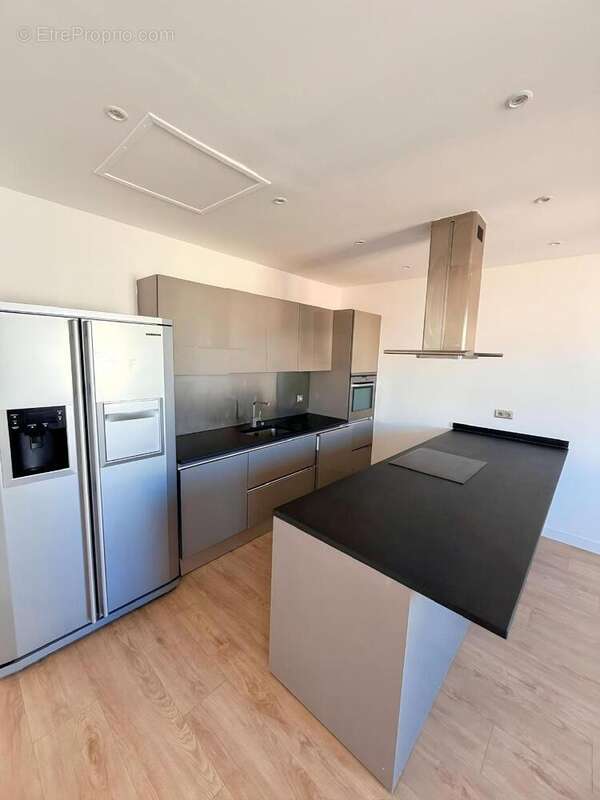   - Appartement à CANNES