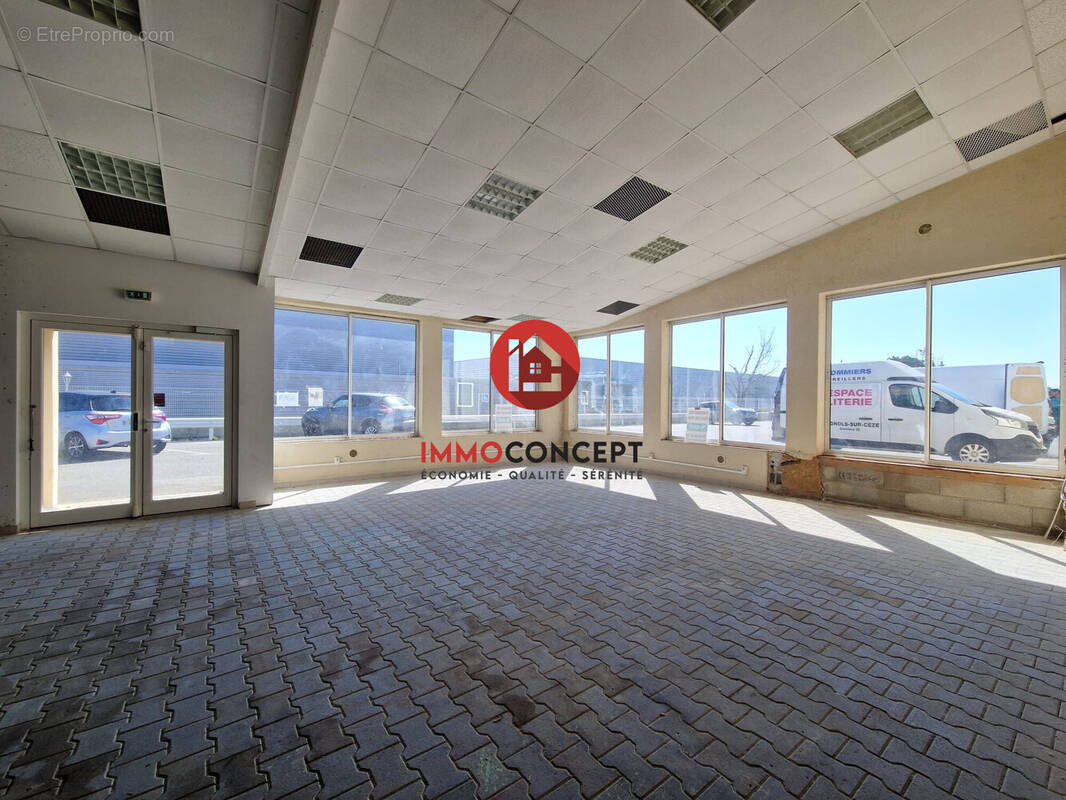 Commerce à BAGNOLS-SUR-CEZE