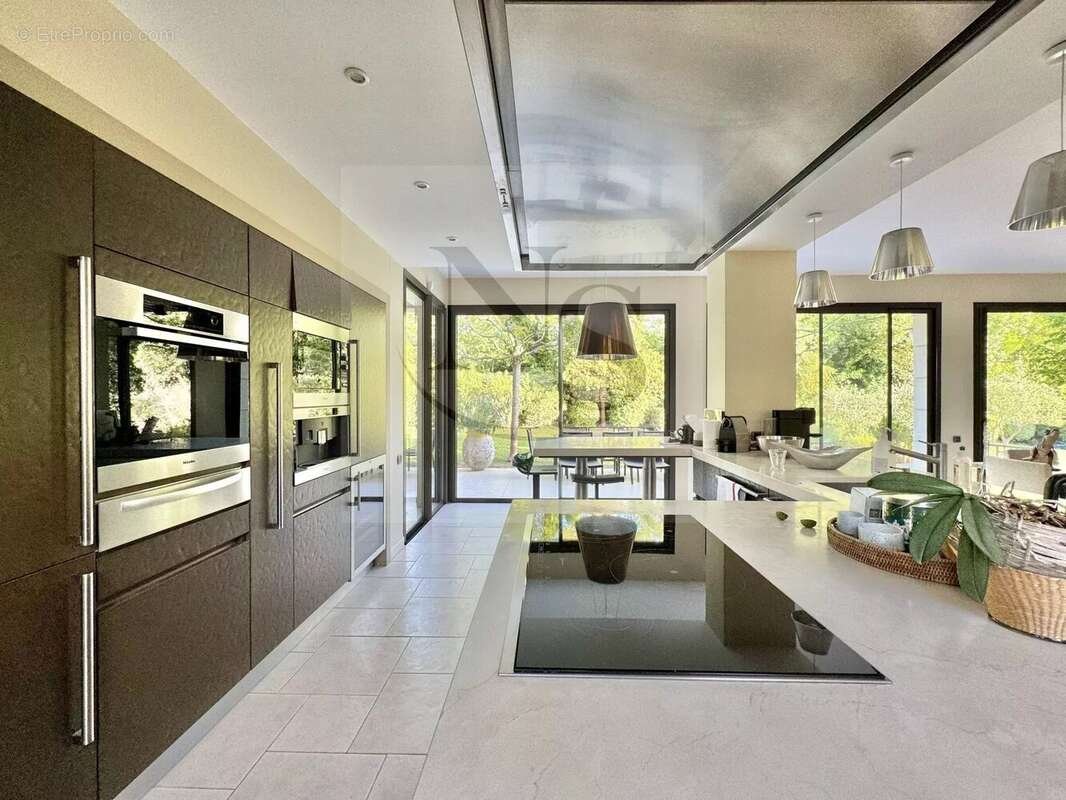 Maison à LE THOLONET