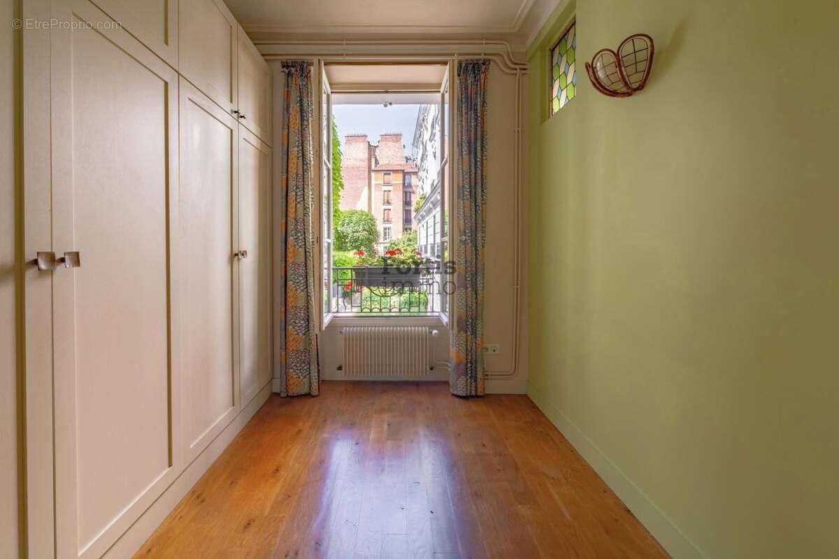 Appartement à PARIS-14E