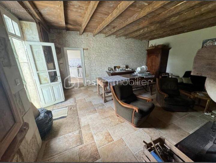 Maison à NANTEUIL-EN-VALLEE