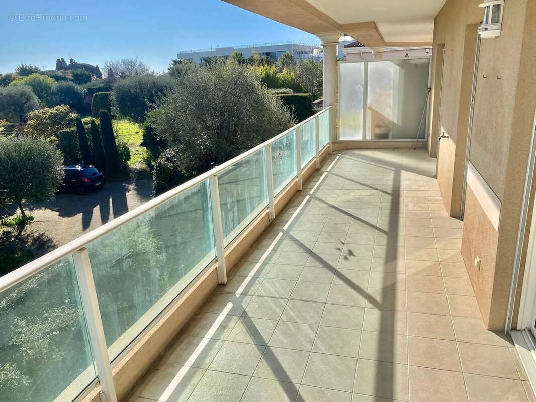 Appartement à SAINT-LAURENT-DU-VAR