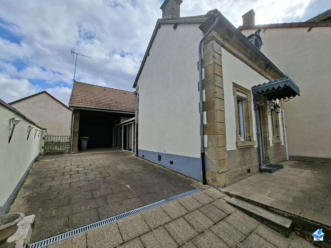 Maison à COSNE-D&#039;ALLIER