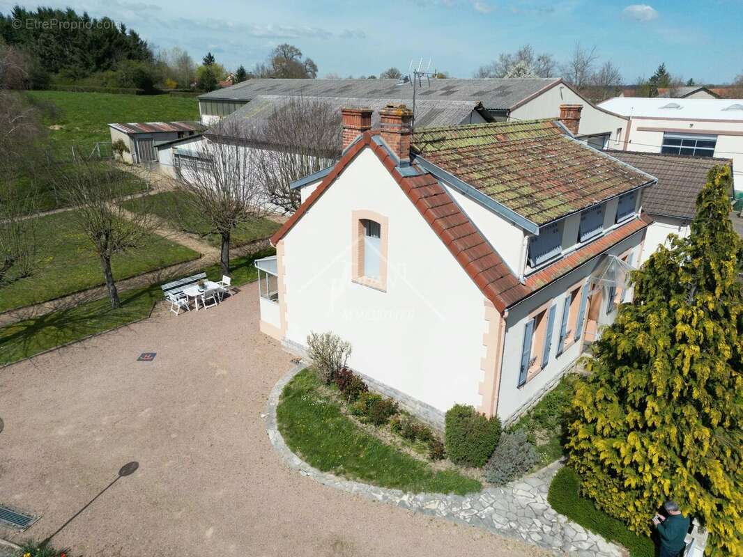 Maison à SALIGNY-SUR-ROUDON