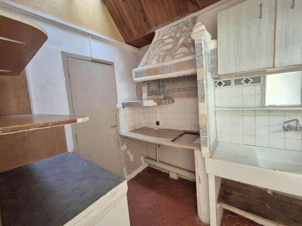 LA CIOTAT STUDIO de 18m² - potentiel - calme - proximité