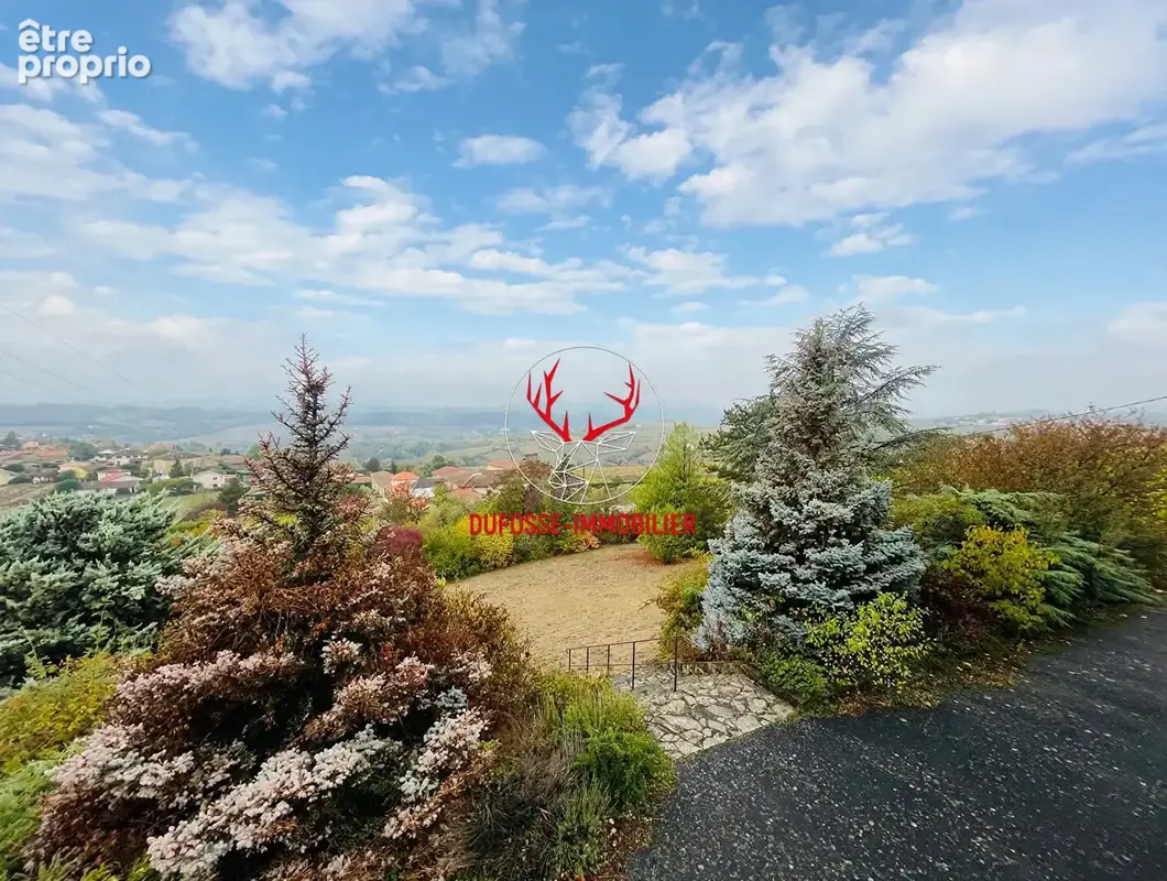 VAL D'OINGT (69620)  Belle Propriété Familiale avec Espace Indépendant 87 m² pour activité Libérale et Gîte de 62 m², sur 2 400  - photo 8