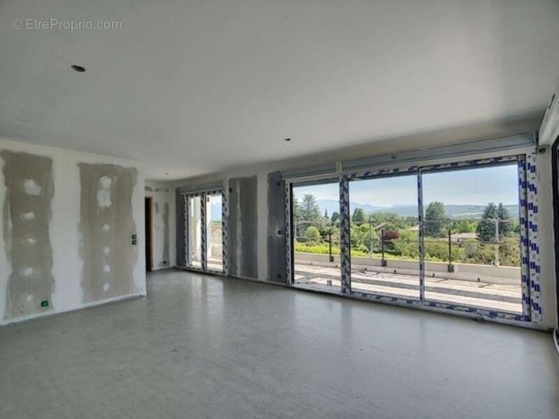 Appartement à VETRAZ-MONTHOUX