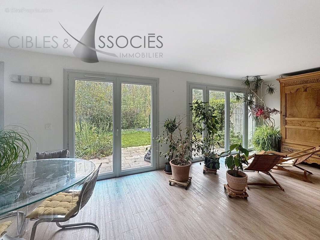 Maison 173 m² à La Rochelle  - photo 3