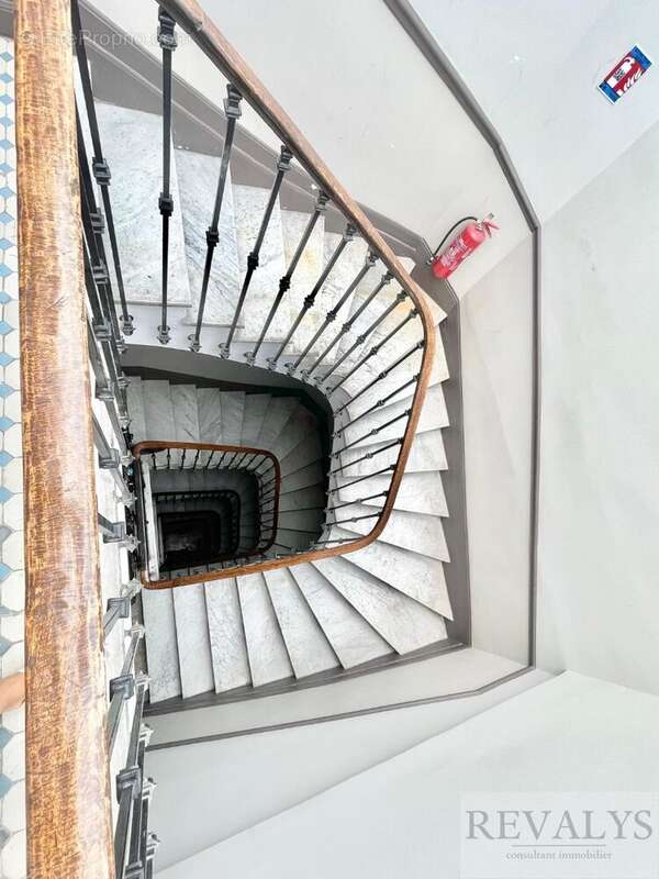 Alpes maritimes ( 06000) - nice centre ville/malaussena - studette 9m2 a vendre en dernier etage - photo 7