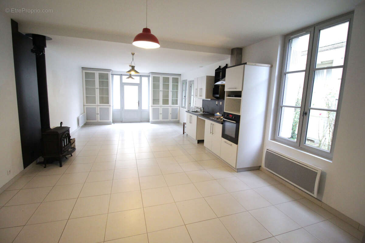 Maison à NEUILLE-PONT-PIERRE
