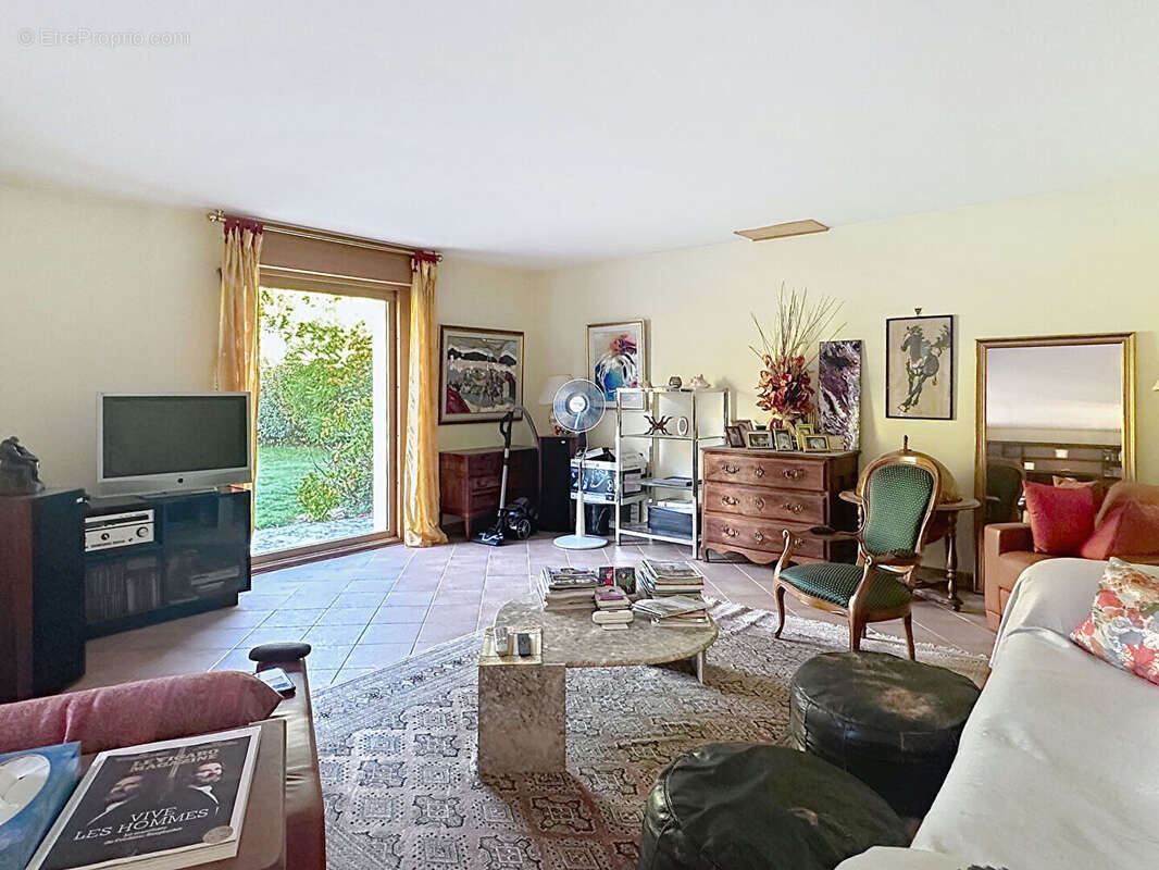 Maison à LA CELLE-LES-BORDES