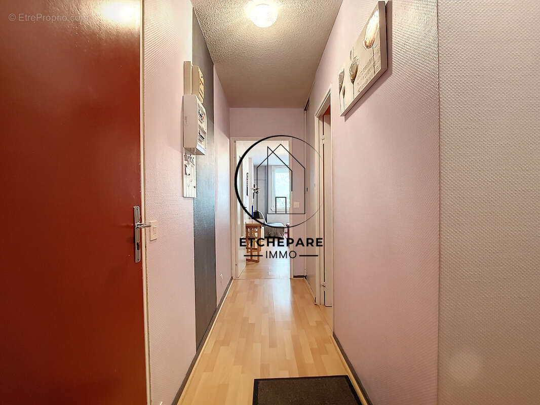 Appartement à EAUX-BONNES