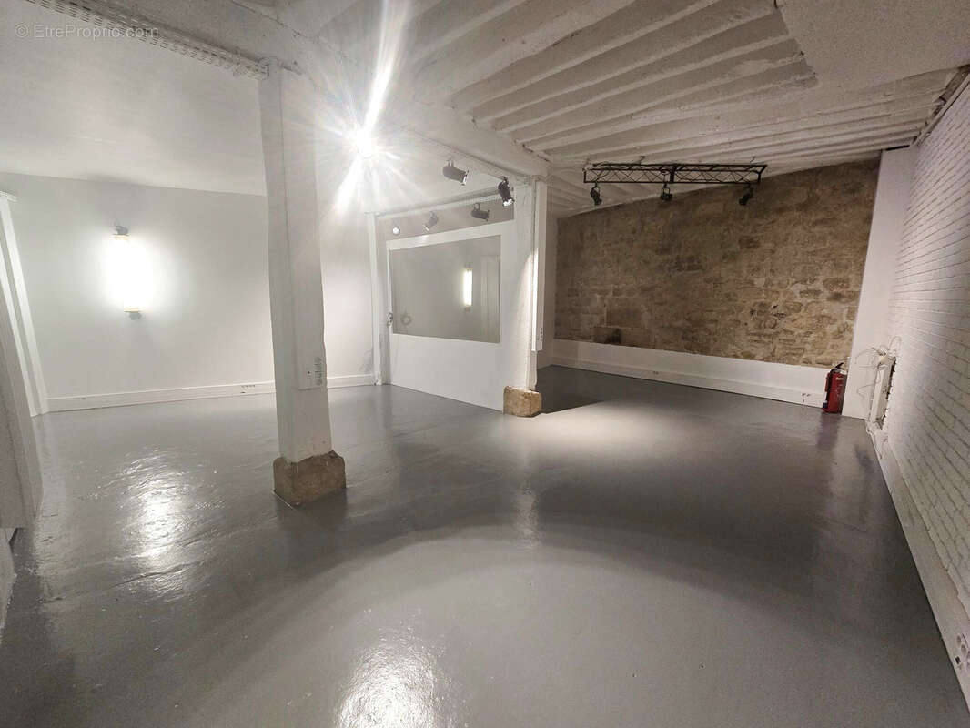 Commerce à PARIS-2E