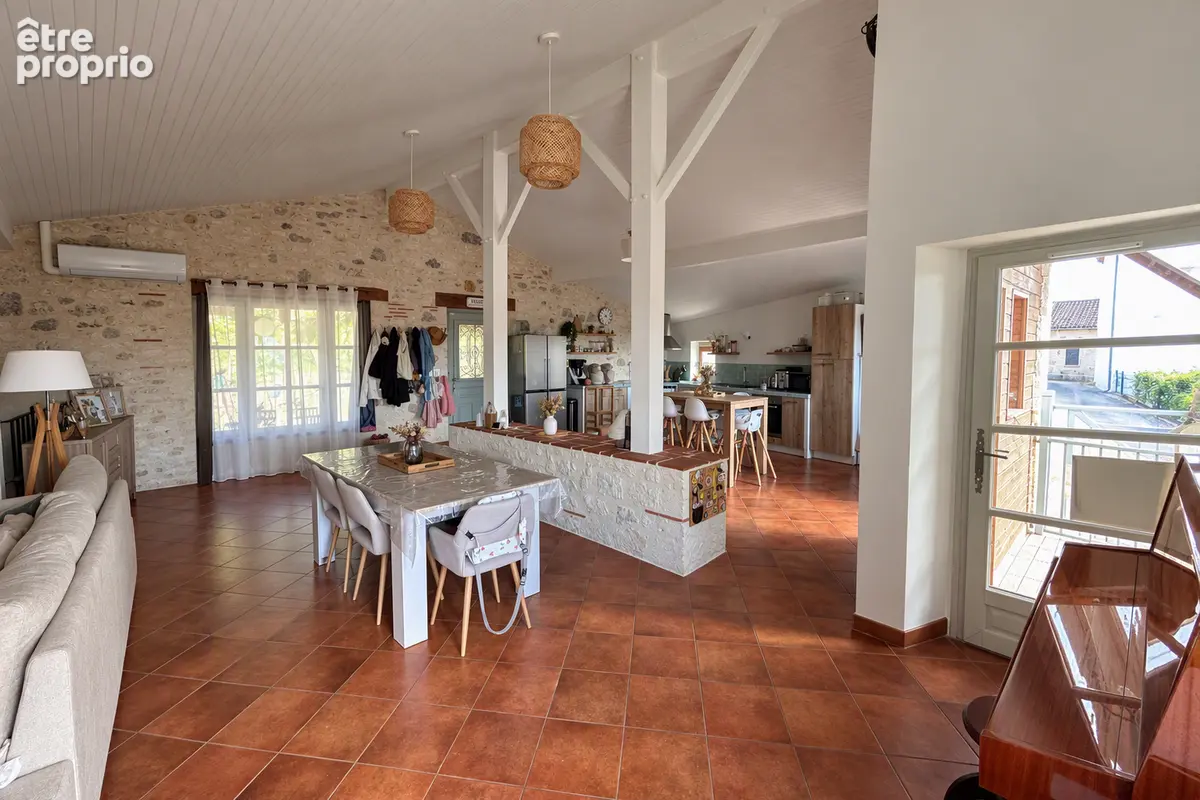Maison en pierre rénovée au coeur du village - photo 2